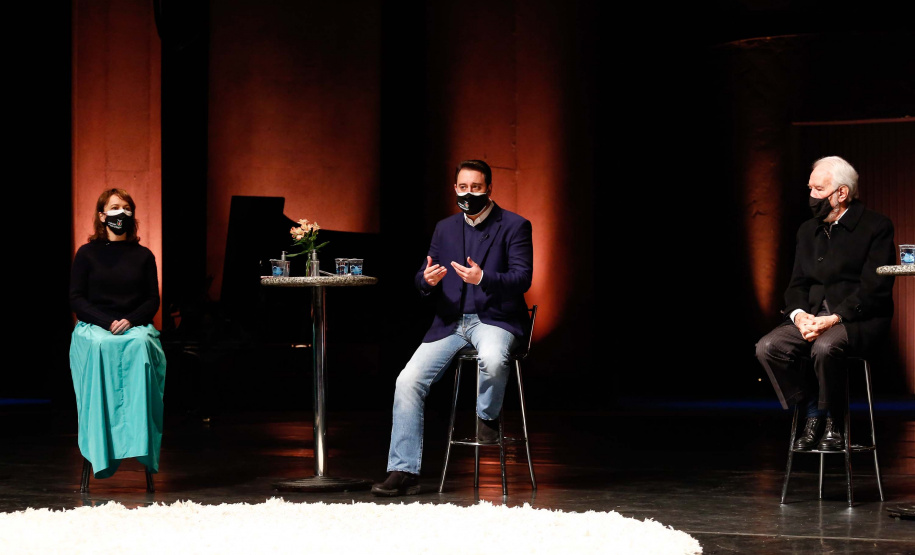 O programa Bolsa Qualificação – Lei Aldir Blanc 2021 foi lançado nesta terça-feira (22), em Curitiba, pelo governador Carlos Massa Ratinho Junior e vai atender 12 mil pessoas, que receberão R$ 3 mil cada para participar do curso de extensão, movimentando R$ 36 milhões. Foto: Jonathan Campos/AEN