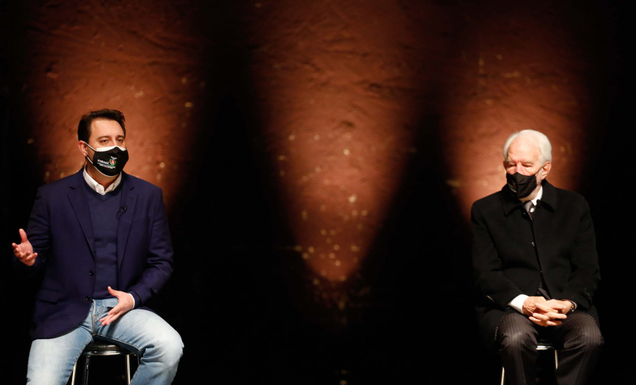 O programa Bolsa Qualificação – Lei Aldir Blanc 2021 foi lançado nesta terça-feira (22), em Curitiba, pelo governador Carlos Massa Ratinho Junior e vai atender 12 mil pessoas, que receberão R$ 3 mil cada para participar do curso de extensão, movimentando R$ 36 milhões. Foto: Jonathan Campos/AEN