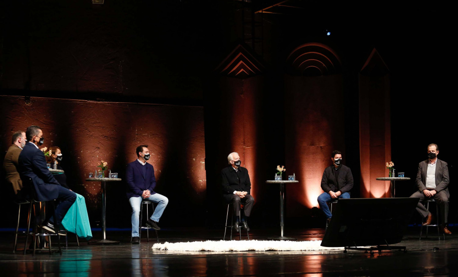 O programa Bolsa Qualificação – Lei Aldir Blanc 2021 foi lançado nesta terça-feira (22), em Curitiba, pelo governador Carlos Massa Ratinho Junior e vai atender 12 mil pessoas, que receberão R$ 3 mil cada para participar do curso de extensão, movimentando R$ 36 milhões. Foto: Jonathan Campos/AEN