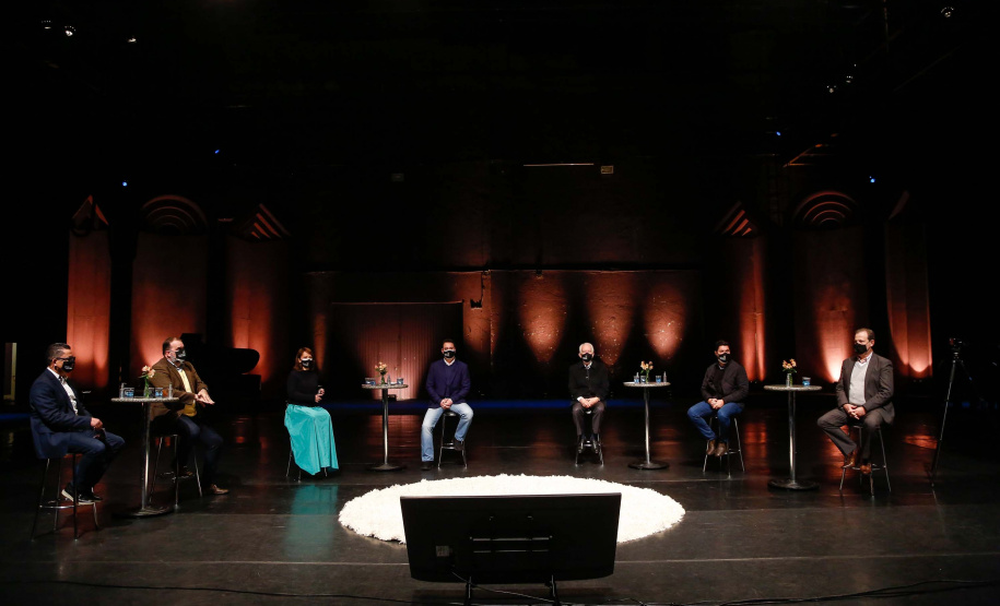 O programa Bolsa Qualificação – Lei Aldir Blanc 2021 foi lançado nesta terça-feira (22), em Curitiba, pelo governador Carlos Massa Ratinho Junior e vai atender 12 mil pessoas, que receberão R$ 3 mil cada para participar do curso de extensão, movimentando R$ 36 milhões. Foto: Jonathan Campos/AEN