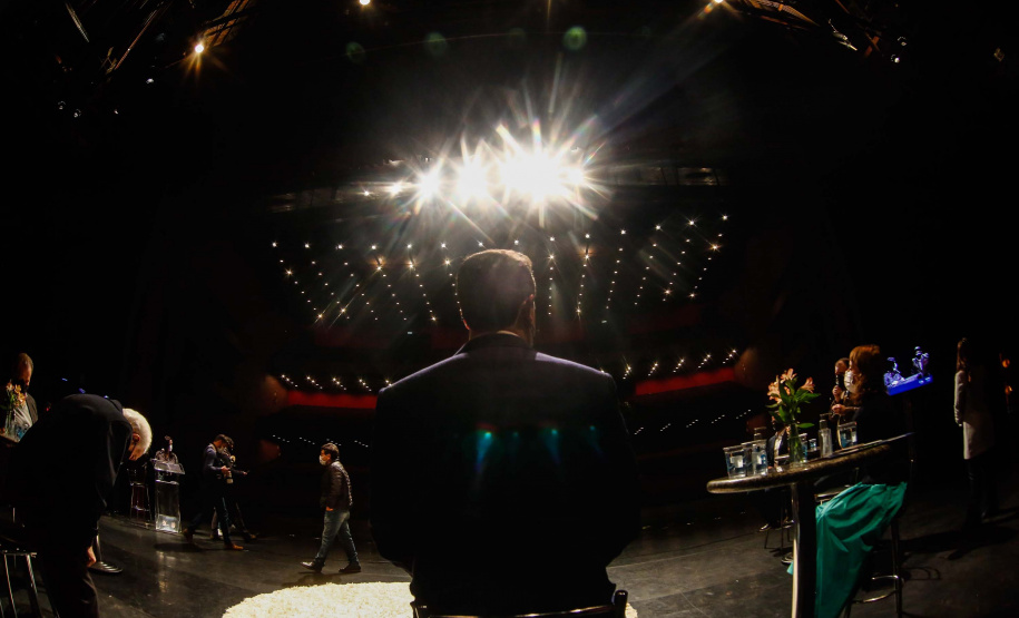 O programa Bolsa Qualificação – Lei Aldir Blanc 2021 foi lançado nesta terça-feira (22), em Curitiba, pelo governador Carlos Massa Ratinho Junior e vai atender 12 mil pessoas, que receberão R$ 3 mil cada para participar do curso de extensão, movimentando R$ 36 milhões. Foto: Jonathan Campos/AEN