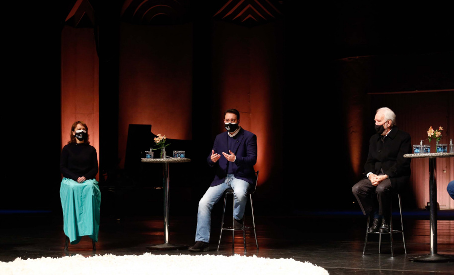 O programa Bolsa Qualificação – Lei Aldir Blanc 2021 foi lançado nesta terça-feira (22), em Curitiba, pelo governador Carlos Massa Ratinho Junior e vai atender 12 mil pessoas, que receberão R$ 3 mil cada para participar do curso de extensão, movimentando R$ 36 milhões. Foto: Jonathan Campos/AEN