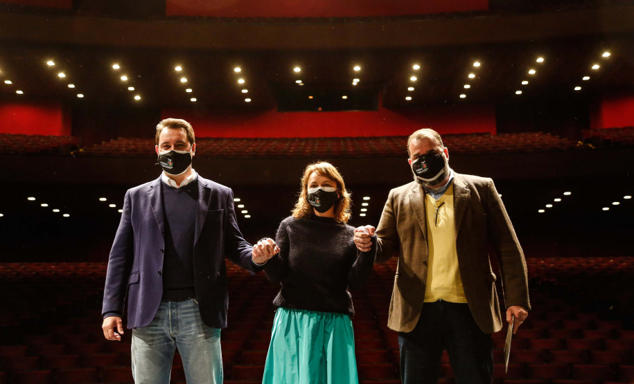 O programa Bolsa Qualificação – Lei Aldir Blanc 2021 foi lançado nesta terça-feira (22), em Curitiba, pelo governador Carlos Massa Ratinho Junior e vai atender 12 mil pessoas, que receberão R$ 3 mil cada para participar do curso de extensão, movimentando R$ 36 milhões. Foto: Jonathan Campos/AEN