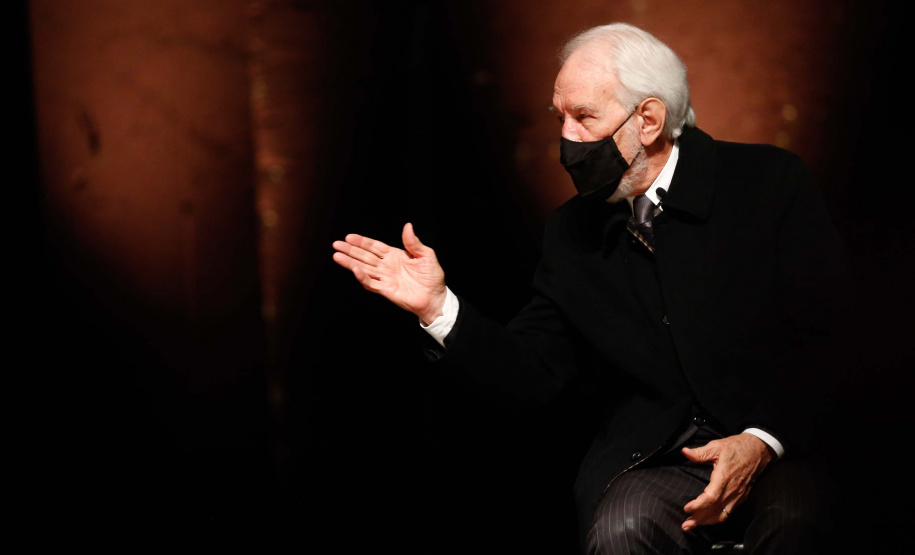 O programa Bolsa Qualificação – Lei Aldir Blanc 2021 foi lançado nesta terça-feira (22), em Curitiba, pelo governador Carlos Massa Ratinho Junior e vai atender 12 mil pessoas, que receberão R$ 3 mil cada para participar do curso de extensão, movimentando R$ 36 milhões. Foto: Jonathan Campos/AEN