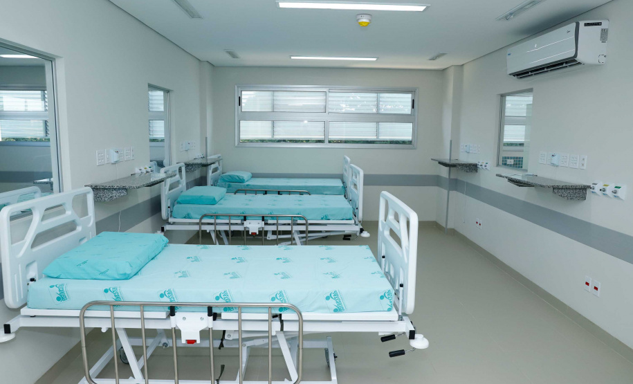 A Secretaria de Estado da Saúde (Sesa) ativou nesta terça-feira (22), 15 novos leitos de enfermaria para atendimento exclusivo à Covid-19. São cinco no Hospital Universitário de Ponta Grossa e dez no Hospital Zona Norte, de Londrina.- Curitiba, 22/06/2021 - Foto: Rodrigo Félix Leal