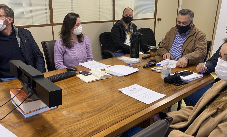 A Secretaria de Estado da Saúde desenvolveu um sistema de monitoramento de obras e apresentou a nova metodologia em reunião com os diretores das 22 Regionais de Saúde nesta terça-feira (22). O programa pretende aumentar a transparência e a rapidez nos processos. - Curitiba, 22/06/2021 - Foto: Gustavo Marçal/SESA