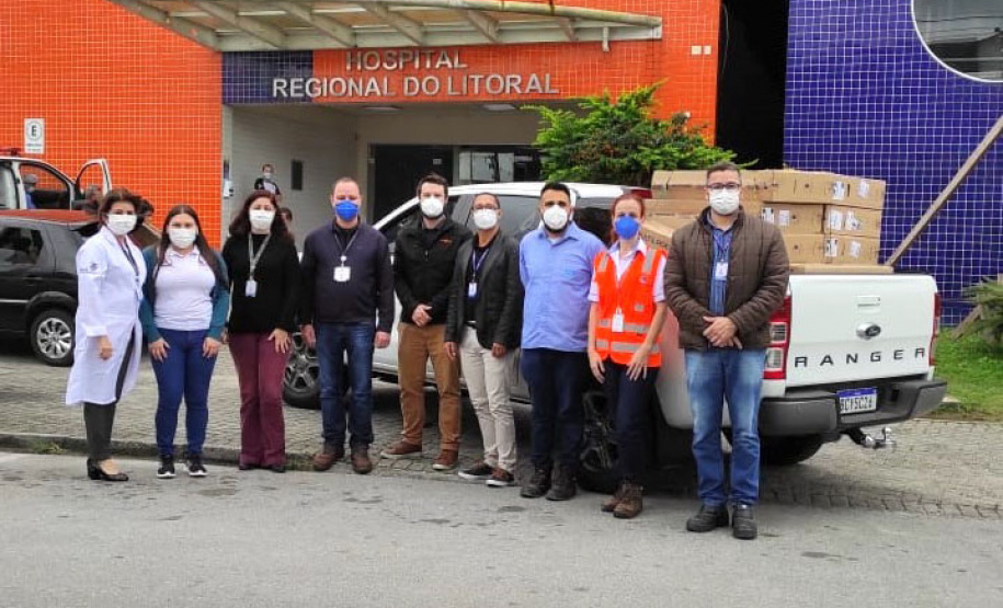 Os pacientes internados nos leitos de enfermaria exclusivos para covid-19 e pediatria do Hospital Regional do Litoral (HRL) ganham, a partir desta terça-feira (22), mais conforto e bem-estar em seu tempo de permanência no hospital. A Multinacional Louis Dreyfus Company (LDC) em parceria com a Thin Tecnologia, realizaram a doação de 14 aparelhos de TV 32 polegadas. - Paranaguá, 22/06/2021 - Foto: SESA