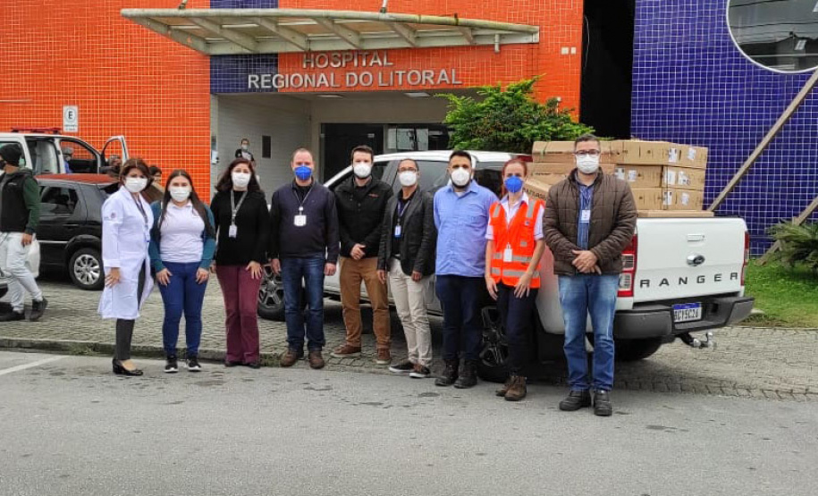 Os pacientes internados nos leitos de enfermaria exclusivos para covid-19 e pediatria do Hospital Regional do Litoral (HRL) ganham, a partir desta terça-feira (22), mais conforto e bem-estar em seu tempo de permanência no hospital. A Multinacional Louis Dreyfus Company (LDC) em parceria com a Thin Tecnologia, realizaram a doação de 14 aparelhos de TV 32 polegadas. - Paranaguá, 22/06/2021 - Foto: SESA