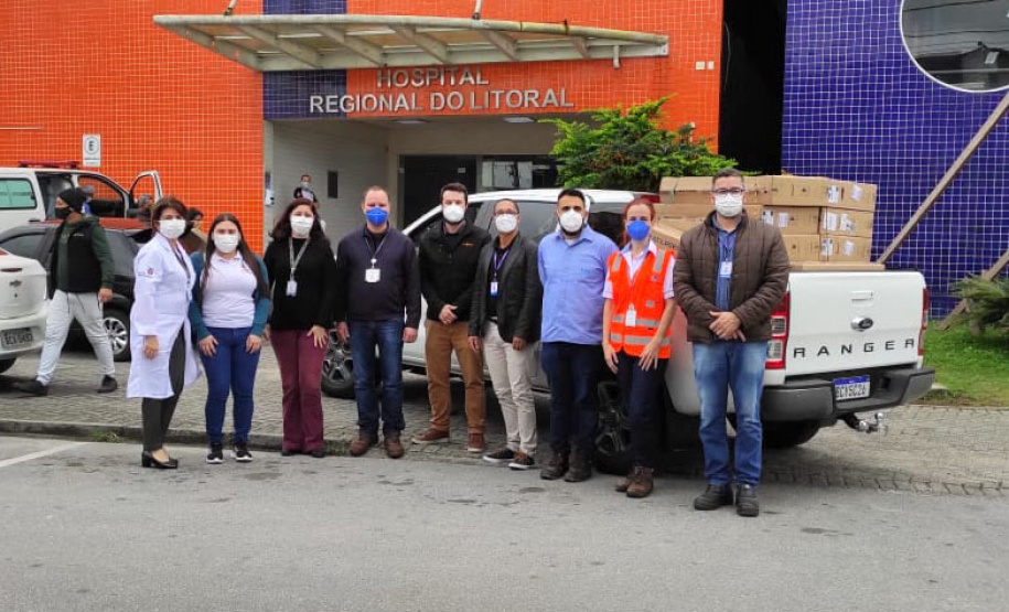 Os pacientes internados nos leitos de enfermaria exclusivos para covid-19 e pediatria do Hospital Regional do Litoral (HRL) ganham, a partir desta terça-feira (22), mais conforto e bem-estar em seu tempo de permanência no hospital. A Multinacional Louis Dreyfus Company (LDC) em parceria com a Thin Tecnologia, realizaram a doação de 14 aparelhos de TV 32 polegadas. - Paranaguá, 22/06/2021 - Foto: SESA