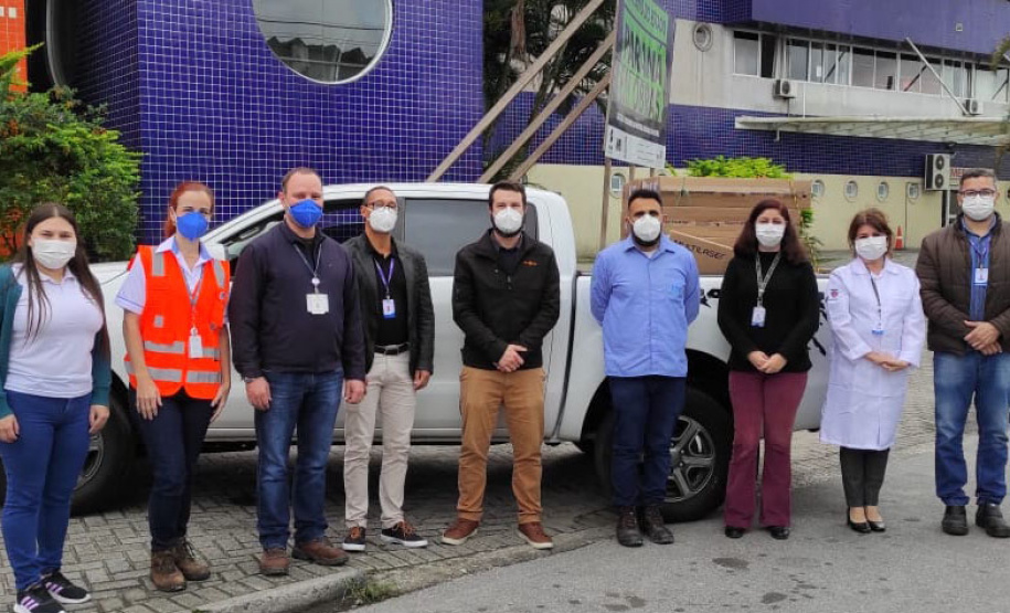Os pacientes internados nos leitos de enfermaria exclusivos para covid-19 e pediatria do Hospital Regional do Litoral (HRL) ganham, a partir desta terça-feira (22), mais conforto e bem-estar em seu tempo de permanência no hospital. A Multinacional Louis Dreyfus Company (LDC) em parceria com a Thin Tecnologia, realizaram a doação de 14 aparelhos de TV 32 polegadas. - Paranaguá, 22/06/2021 - Foto: SESA
