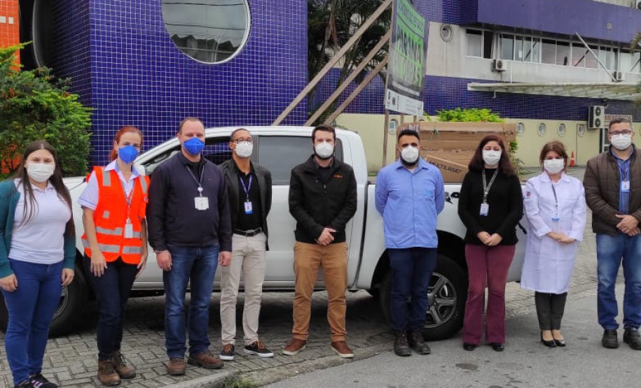 Os pacientes internados nos leitos de enfermaria exclusivos para covid-19 e pediatria do Hospital Regional do Litoral (HRL) ganham, a partir desta terça-feira (22), mais conforto e bem-estar em seu tempo de permanência no hospital. A Multinacional Louis Dreyfus Company (LDC) em parceria com a Thin Tecnologia, realizaram a doação de 14 aparelhos de TV 32 polegadas. - Paranaguá, 22/06/2021 - Foto: SESA