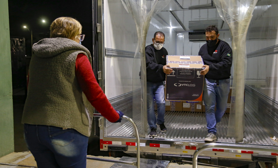 vacinas contra Covid-19 produzidas pela parceria entre Pfizer e BioNTech. O terceiro lote dos imunizantes, que chegou  à Capital nesta terça-feira (18), com mais 39.780 doses
Foto Gilson Abreu/AEN