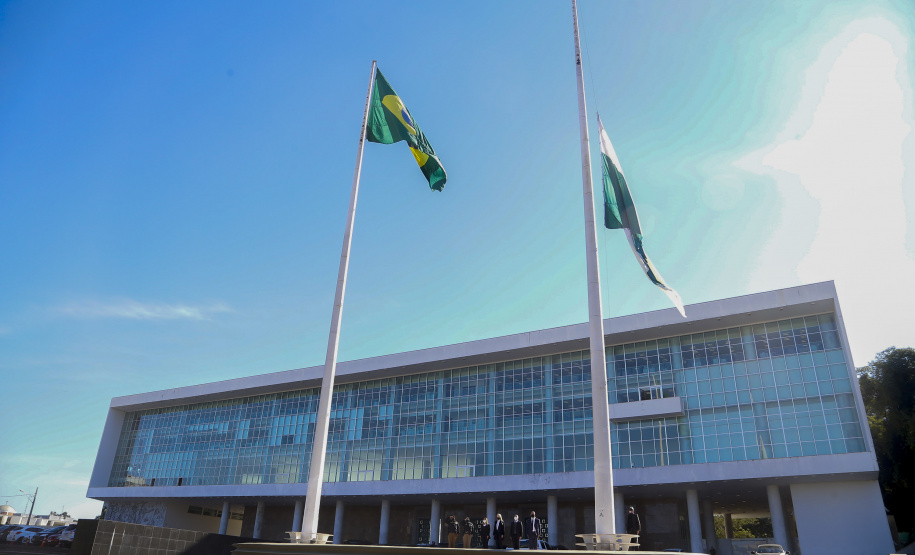 O governador Carlos Massa Ratinho Junior decretou luto oficial de três dias em todo o Paraná em homenagem às mais de 30 mil vítimas de Covid-19 que faleceram no Estado. -  Curitiba, 23/06/2021   -  Foto: Gilson Abreu/AEN