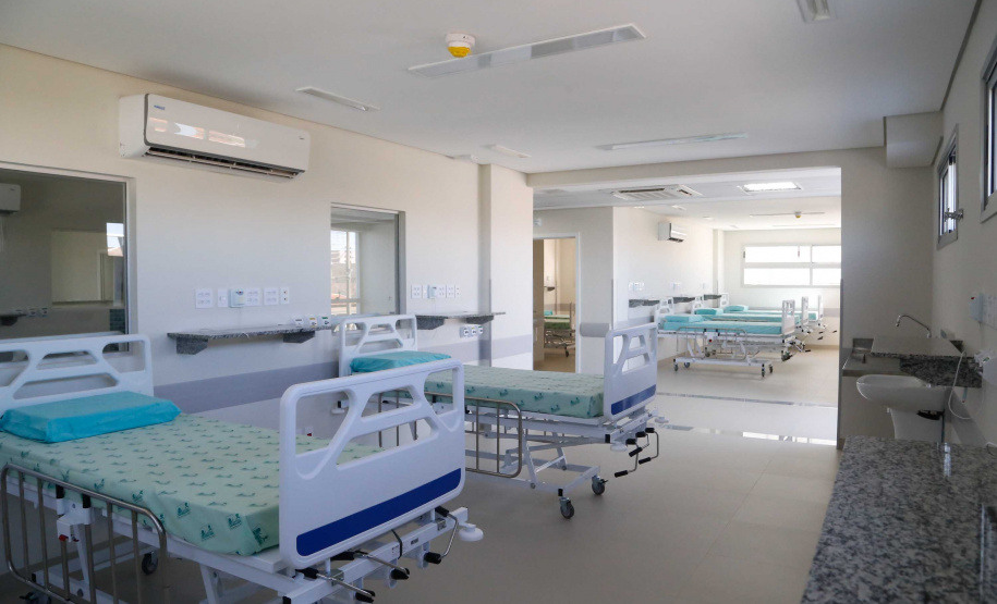 O Governo do Estado ativou nesta quarta-feira (23), mais 25 leitos de enfermaria exclusivos para atendimento aos pacientes da Covid-19 no município de Jandaia do Sul, no Vale do Ivaí. A unidade que já possuía 25 leitos de enfermaria, passa a ter agora 50. - Foto: Gilson Abreu/Arquivo AEN