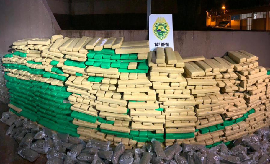 Na Semana Nacional Antidrogas, PM apreende mais de 2 toneladas de maconha no oeste do estado em apenas dois dias. Na fronteira com Paraguai, o 14º Batalhão da PM reforçou as operações e, em apenas dois dias, apreendeu mais de 2 toneladas de maconha. A mais recente apreensão aconteceu nesta madrugada (23/06). - Curitiba, 23/06/2021 - Foto: PMPR