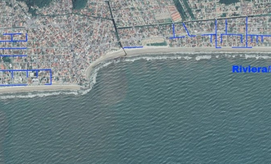 Redes de microdrenagem e canais de macrodrenagem fazem parte das melhorias previstas no Litoral do Estado com o projeto de recuperação da orla de Matinhos. O edital de licitação foi lançado nesta semana pelo Governo do Estado. As obras serão executadas pelo Instituto Água e Terra (IAT), vinculado à Secretaria do Desenvolvimento Sustentável e do Turismo (Sedest). - Foto: SEDEST