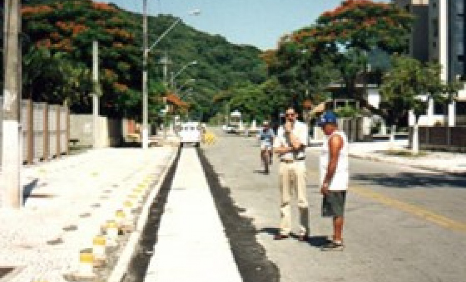 Redes de microdrenagem e canais de macrodrenagem fazem parte das melhorias previstas no Litoral do Estado com o projeto de recuperação da orla de Matinhos. O edital de licitação foi lançado nesta semana pelo Governo do Estado. As obras serão executadas pelo Instituto Água e Terra (IAT), vinculado à Secretaria do Desenvolvimento Sustentável e do Turismo (Sedest). - Foto: SEDEST