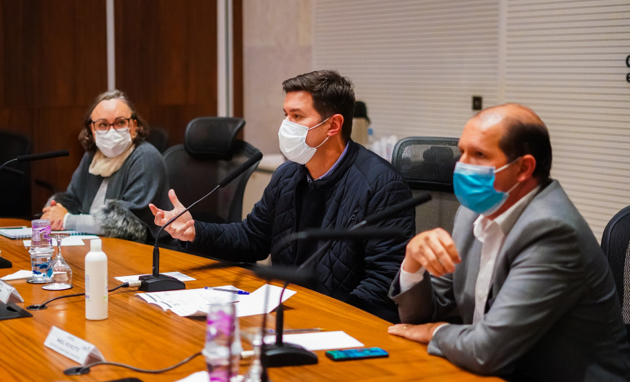 Governo estuda adoção de modelo híbrido  permanente de trabalho para servidores. Projeto vem sendo conduzido pela Casa Civil e pela Secretaria da Administração e Previdência. A opção deve ser por um modelo que mescle o ambiente remoto e o físico, considerando atividades que não necessitem da presença permanente do servidor no local.  -  Curitiba, 23/06/2021  -  Foto: Guilherme Flores/Casa Civil