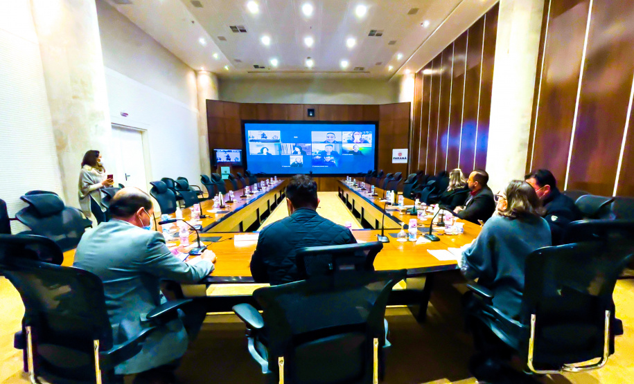 Governo estuda adoção de modelo híbrido  permanente de trabalho para servidores. Projeto vem sendo conduzido pela Casa Civil e pela Secretaria da Administração e Previdência. A opção deve ser por um modelo que mescle o ambiente remoto e o físico, considerando atividades que não necessitem da presença permanente do servidor no local.  -  Curitiba, 23/06/2021  -  Foto: Guilherme Flores/Casa Civil