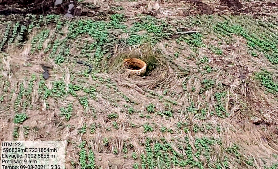 Com apoio de imagens de satélite e da aeronave do Batalhão de Operações Aéreas da Polícia Militar (BPMOA), fiscais do Escritório Regional do Instituto Água e Terra (IAT) em Ponta Grossa, nos Campos Gerais, identificaram atividades irregulares em Área de Preservação Permanente (APP) em uma propriedade rural. -  Foto: IAT