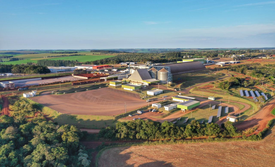 Cascavel, no Oeste do Paraná, recebeu nesta quarta-feira (23) a comitiva do governo federal que está no Estado para uma série de visitas técnicas a fim de avaliar o projeto da Nova Ferroeste. Em encontro com cooperativistas, foi abordado o desempenho da linha férrea já existente (a Ferroeste) e o impacto que a nova ferrovia terá sobre a competitividade do setor produtivo da região. Foto: Alessandro Vieira/AEN