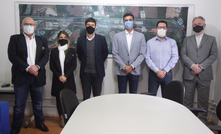 Cascavel, no Oeste do Paraná, recebeu nesta quarta-feira (23) a comitiva do governo federal que está no Estado para uma série de visitas técnicas a fim de avaliar o projeto da Nova Ferroeste. Em encontro com cooperativistas, foi abordado o desempenho da linha férrea já existente (a Ferroeste) e o impacto que a nova ferrovia terá sobre a competitividade do setor produtivo da região. Foto: Alessandro Vieira/AEN