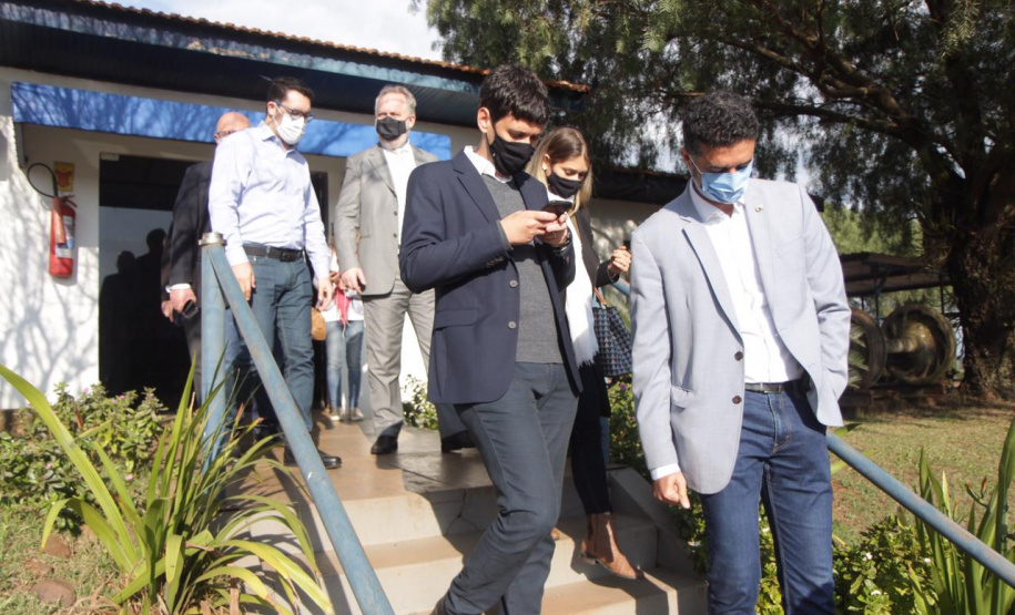 Cascavel, no Oeste do Paraná, recebeu nesta quarta-feira (23) a comitiva do governo federal que está no Estado para uma série de visitas técnicas a fim de avaliar o projeto da Nova Ferroeste. Em encontro com cooperativistas, foi abordado o desempenho da linha férrea já existente (a Ferroeste) e o impacto que a nova ferrovia terá sobre a competitividade do setor produtivo da região. Foto: Alessandro Vieira/AEN