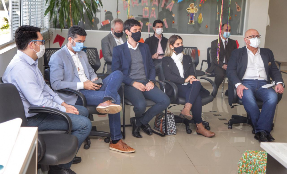 Cascavel, no Oeste do Paraná, recebeu nesta quarta-feira (23) a comitiva do governo federal que está no Estado para uma série de visitas técnicas a fim de avaliar o projeto da Nova Ferroeste. Em encontro com cooperativistas, foi abordado o desempenho da linha férrea já existente (a Ferroeste) e o impacto que a nova ferrovia terá sobre a competitividade do setor produtivo da região. Foto: Alessandro Vieira/AEN