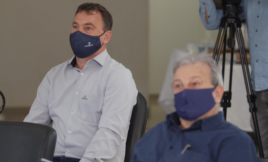 Cascavel, no Oeste do Paraná, recebeu nesta quarta-feira (23) a comitiva do governo federal que está no Estado para uma série de visitas técnicas a fim de avaliar o projeto da Nova Ferroeste. Em encontro com cooperativistas, foi abordado o desempenho da linha férrea já existente (a Ferroeste) e o impacto que a nova ferrovia terá sobre a competitividade do setor produtivo da região. Foto: Alessandro Vieira/AEN