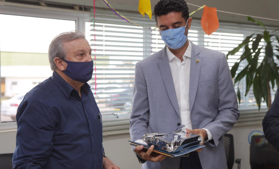 Cascavel, no Oeste do Paraná, recebeu nesta quarta-feira (23) a comitiva do governo federal que está no Estado para uma série de visitas técnicas a fim de avaliar o projeto da Nova Ferroeste. Em encontro com cooperativistas, foi abordado o desempenho da linha férrea já existente (a Ferroeste) e o impacto que a nova ferrovia terá sobre a competitividade do setor produtivo da região. Foto: Alessandro Vieira/AEN