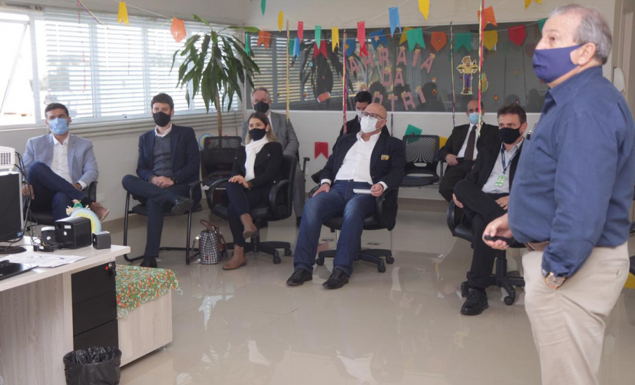 Cascavel, no Oeste do Paraná, recebeu nesta quarta-feira (23) a comitiva do governo federal que está no Estado para uma série de visitas técnicas a fim de avaliar o projeto da Nova Ferroeste. Em encontro com cooperativistas, foi abordado o desempenho da linha férrea já existente (a Ferroeste) e o impacto que a nova ferrovia terá sobre a competitividade do setor produtivo da região. Foto: Alessandro Vieira/AEN