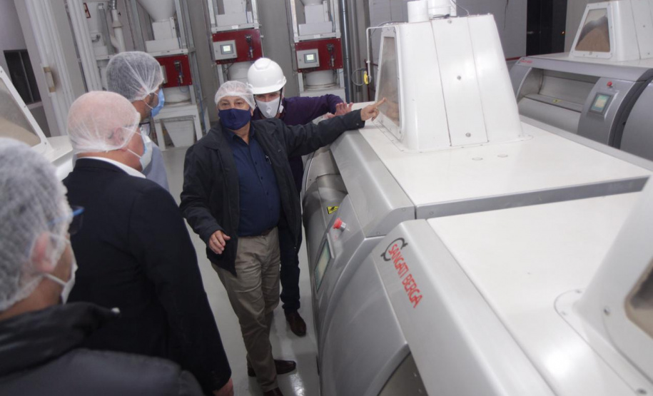 Cascavel, no Oeste do Paraná, recebeu nesta quarta-feira (23) a comitiva do governo federal que está no Estado para uma série de visitas técnicas a fim de avaliar o projeto da Nova Ferroeste. Em encontro com cooperativistas, foi abordado o desempenho da linha férrea já existente (a Ferroeste) e o impacto que a nova ferrovia terá sobre a competitividade do setor produtivo da região. Foto: Alessandro Vieira/AEN