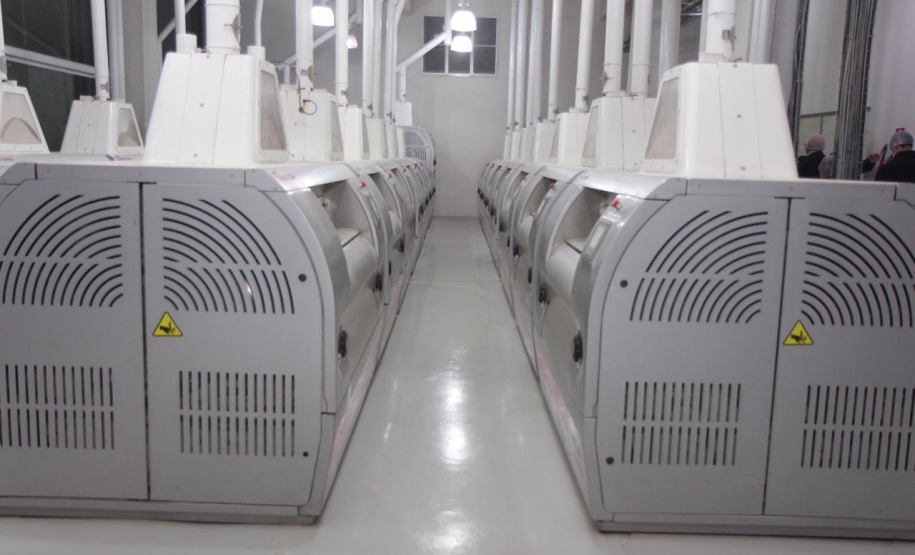 Cascavel, no Oeste do Paraná, recebeu nesta quarta-feira (23) a comitiva do governo federal que está no Estado para uma série de visitas técnicas a fim de avaliar o projeto da Nova Ferroeste. Em encontro com cooperativistas, foi abordado o desempenho da linha férrea já existente (a Ferroeste) e o impacto que a nova ferrovia terá sobre a competitividade do setor produtivo da região. Foto: Alessandro Vieira/AEN