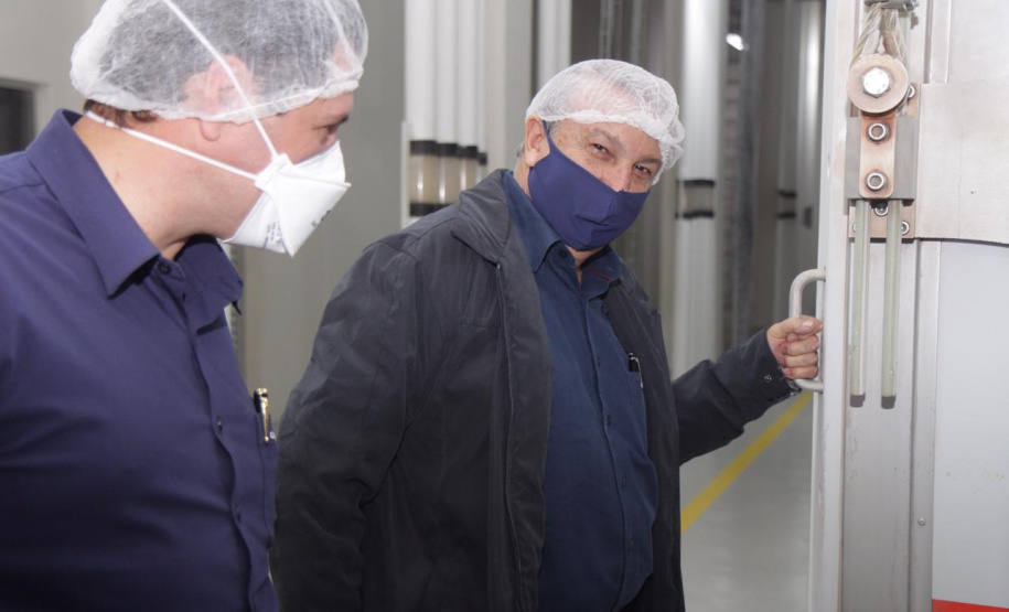 Cascavel, no Oeste do Paraná, recebeu nesta quarta-feira (23) a comitiva do governo federal que está no Estado para uma série de visitas técnicas a fim de avaliar o projeto da Nova Ferroeste. Em encontro com cooperativistas, foi abordado o desempenho da linha férrea já existente (a Ferroeste) e o impacto que a nova ferrovia terá sobre a competitividade do setor produtivo da região. Foto: Alessandro Vieira/AEN