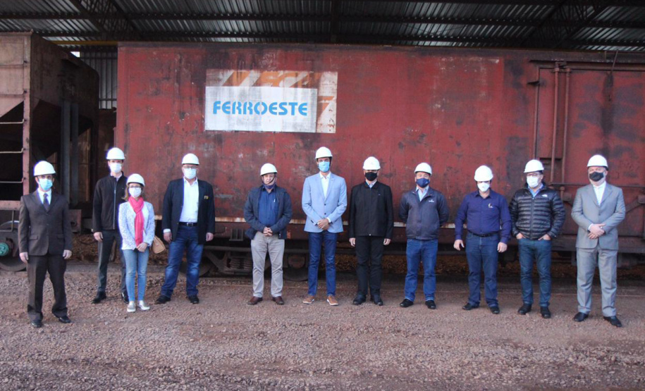 Visita técnica da comitiva formada por membros do Ministério da Infraestrutura, do Ministério da Economia e da Secretaria de Infraestrutura e Logística para discutir o projeto da Nova Ferroeste. - Foto: Alessandro Vieira/AEN