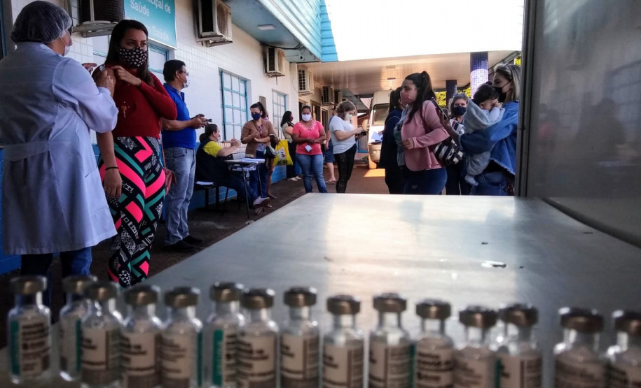 Mais de 4 milhões de paranaenses já receberam a primeira dose da vacina contra a Covid-19. Foram 4.007.506 aplicadas até esta quinta-feira (24), o que significa que 38,36% da população do Estado já iniciou sua imunização. - Curitiba, 24/06/2021 - Foto: Regional Cascavel/SESA