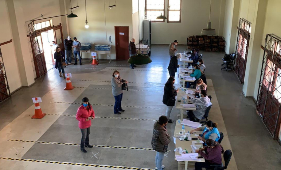 Mais de 4 milhões de paranaenses já receberam a primeira dose da vacina contra a Covid-19. Foram 4.007.506 aplicadas até esta quinta-feira (24), o que significa que 38,36% da população do Estado já iniciou sua imunização. - Curitiba, 24/06/2021 - Foto: SESA