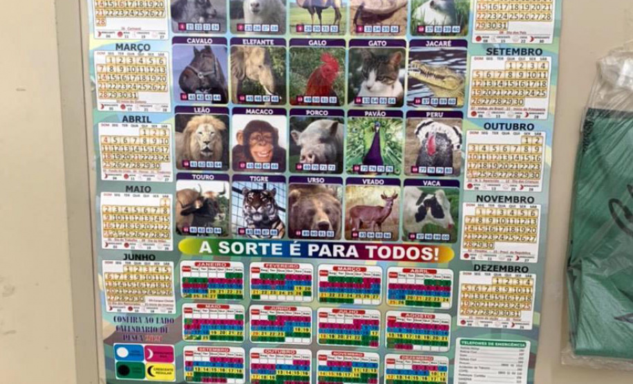 A Ação Integrada de Fiscalização Urbana (AIFU) desta quarta-feira (23/06), em Curitiba, resultou no fechamento de sete estabelecimentos comerciais por irregularidades envolvendo jogos de azar e contrabando. A ação foi conduzida por policiais militares da capital, com apoio da Guarda Municipal e da Secretaria Municipal de Urbanismo. -  Curitiba, 23/06/2021  -  Foto: SESP-PR