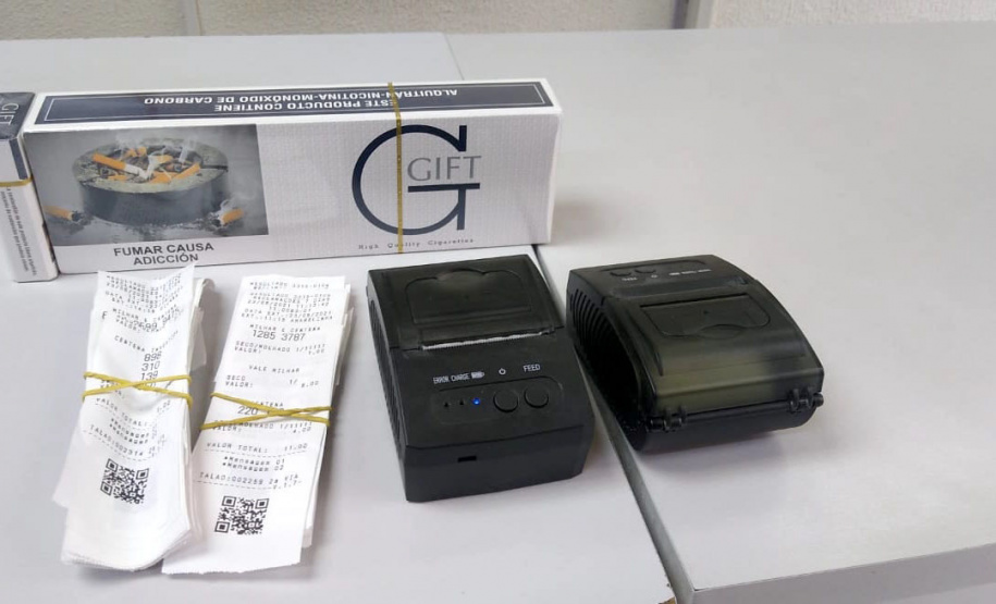 A Ação Integrada de Fiscalização Urbana (AIFU) desta quarta-feira (23/06), em Curitiba, resultou no fechamento de sete estabelecimentos comerciais por irregularidades envolvendo jogos de azar e contrabando. A ação foi conduzida por policiais militares da capital, com apoio da Guarda Municipal e da Secretaria Municipal de Urbanismo. -  Curitiba, 23/06/2021  -  Foto: SESP-PR