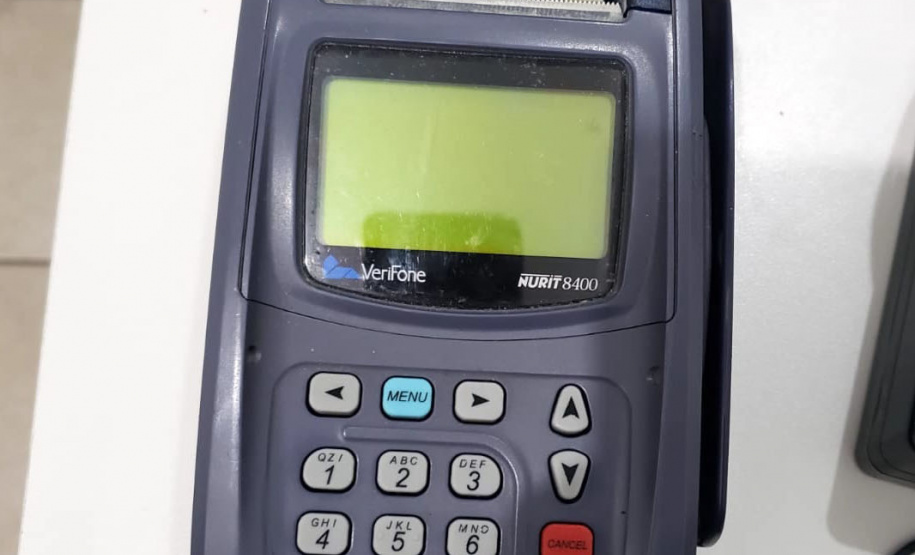 A Ação Integrada de Fiscalização Urbana (AIFU) desta quarta-feira (23/06), em Curitiba, resultou no fechamento de sete estabelecimentos comerciais por irregularidades envolvendo jogos de azar e contrabando. A ação foi conduzida por policiais militares da capital, com apoio da Guarda Municipal e da Secretaria Municipal de Urbanismo. -  Curitiba, 23/06/2021  -  Foto: SESP-PR