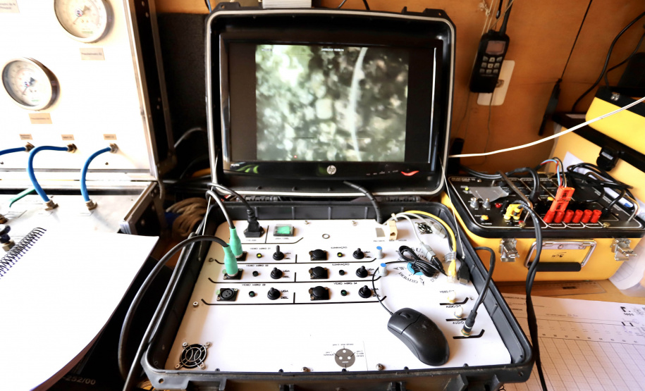 Teve início essa semana os serviços de mergulho especializado parainspeção e verificação subaquática de estruturas do cais do porto deParanaguá. O objetivo é identificar, diagnosticar e solucionar possíveispontos para reparação preventiva. - Paranaguá, 24/06/2021 - Foto: Claudio Neves/Portos do Paraná