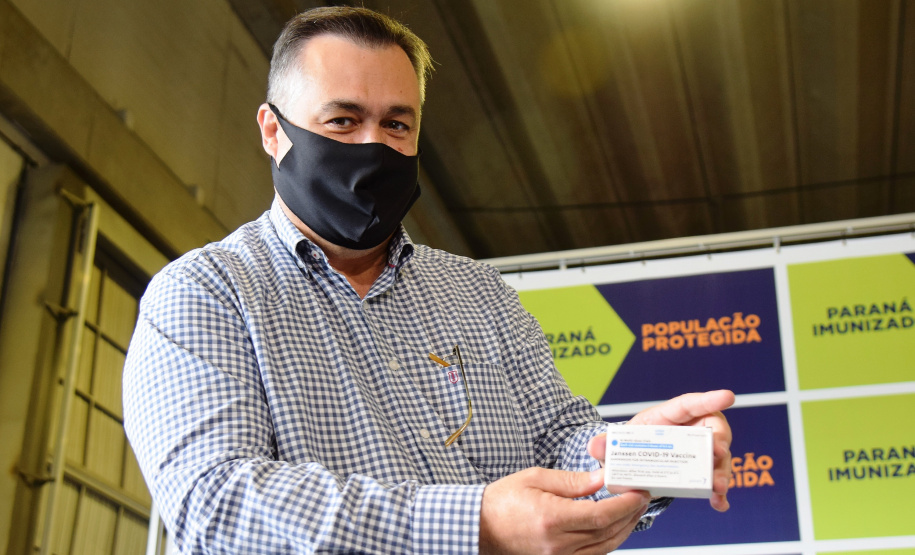 O Governo do Estado recebeu 439.340 vacinas contra a Covid-19 na tarde desta quinta-feira. Este é o primeiro lote com vacinas do braço farmacêutico da Johnson & Johnson. Foto: Américo Antonio/Sesa