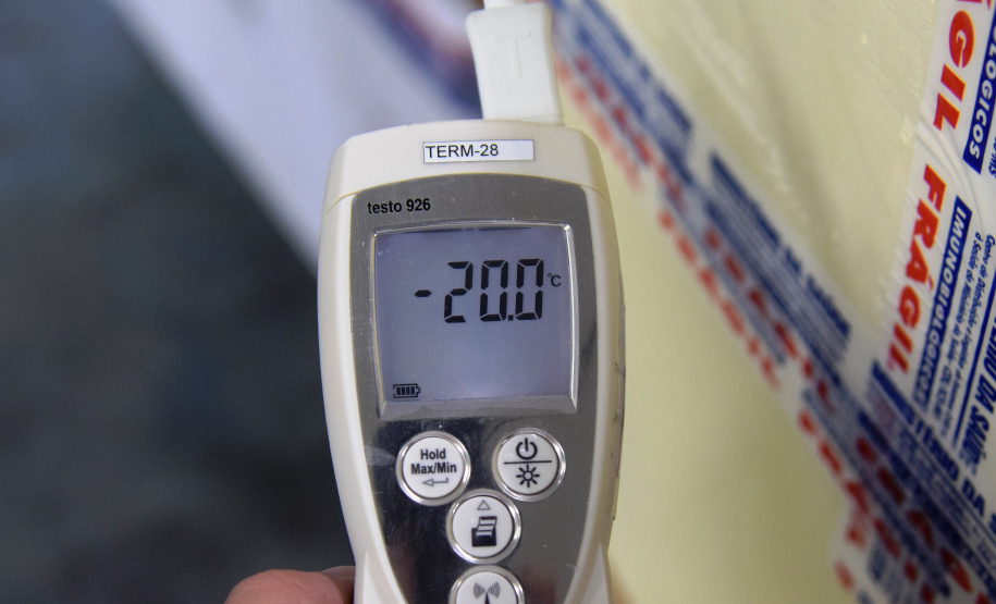 O Governo do Estado recebeu 439.340 vacinas contra a Covid-19 na tarde desta quinta-feira. Este é o primeiro lote com vacinas do braço farmacêutico da Johnson & Johnson. Foto: Américo Antonio/Sesa