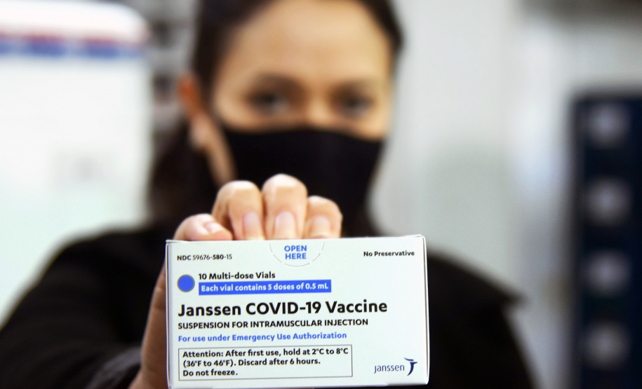 Paraná separa 439,3 mil vacinas para novos grupos e inicia distribuição; veja quem será atendido. Foto: Americo Antonio/SESA