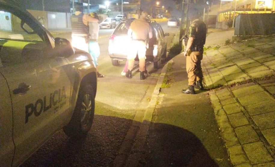 As equipes policiais militares da Capital e da Região Metropolitana reforçaram o policiamento ostensivo nesta quinta-feira (24/06) com a Operação Tático Móvel IV. O resultado foi de 480 pessoas abordadas, sendo do que 10 foram encaminhadas. Uma arma de fogo e porções de maconha, crack e cocaína foram apreendidas. - Curitiba, 24/06/2021 - Foto: SESP-PR