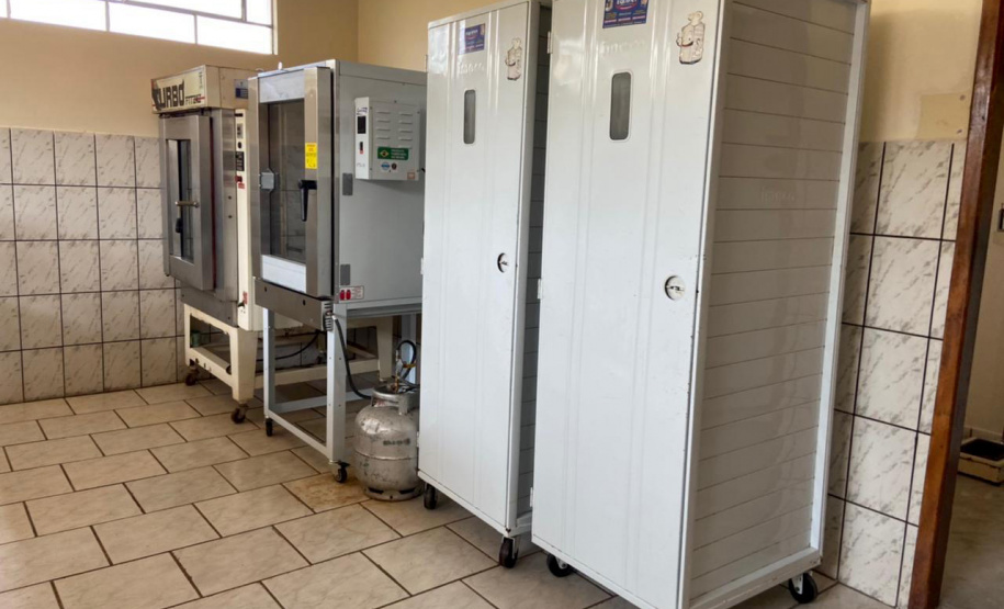 O Governo do Estado e a Prefeitura de Borrazópolis, na região do Vale do Ivaí, entregaram à população nesta semana as instalações reformadas da cozinha e da padaria comunitárias. Ambas tiveram os equipamentos renovados, acrescidos de outros itens que possibilitarão maior diversidade de alimentos e ampliação da listagem de cursos oferecidos no local. - Foto: Divulgação SEAB