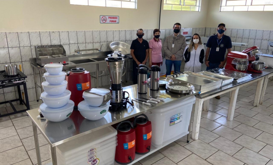 O Governo do Estado e a Prefeitura de Borrazópolis, na região do Vale do Ivaí, entregaram à população nesta semana as instalações reformadas da cozinha e da padaria comunitárias. Ambas tiveram os equipamentos renovados, acrescidos de outros itens que possibilitarão maior diversidade de alimentos e ampliação da listagem de cursos oferecidos no local. - Foto: Divulgação SEAB