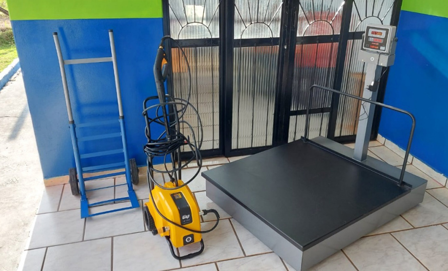 O Governo do Estado e a Prefeitura de Borrazópolis, na região do Vale do Ivaí, entregaram à população nesta semana as instalações reformadas da cozinha e da padaria comunitárias. Ambas tiveram os equipamentos renovados, acrescidos de outros itens que possibilitarão maior diversidade de alimentos e ampliação da listagem de cursos oferecidos no local. - Foto: Divulgação SEAB