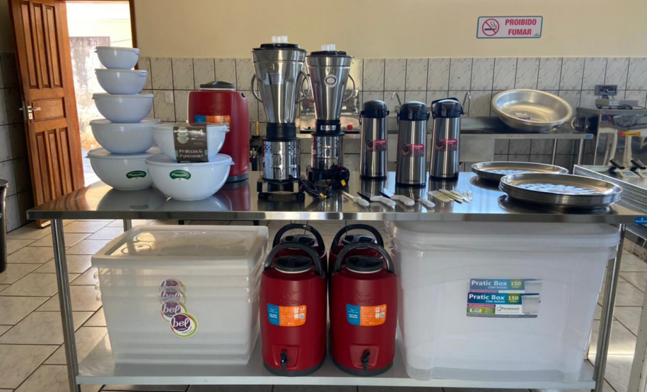 O Governo do Estado e a Prefeitura de Borrazópolis, na região do Vale do Ivaí, entregaram à população nesta semana as instalações reformadas da cozinha e da padaria comunitárias. Ambas tiveram os equipamentos renovados, acrescidos de outros itens que possibilitarão maior diversidade de alimentos e ampliação da listagem de cursos oferecidos no local. - Foto: Divulgação SEAB