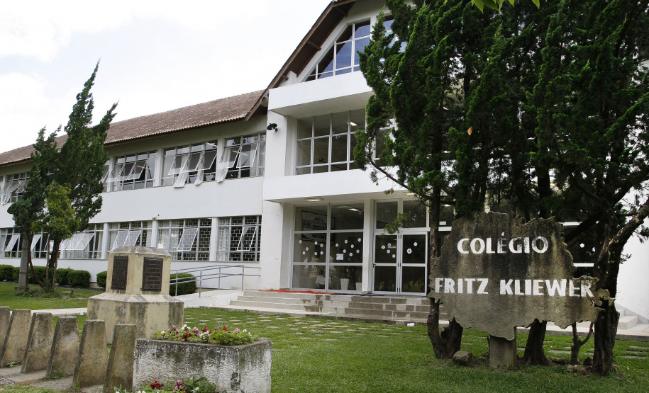 Colegio Estadual de Campo Fritz Kliewer na Colonia Witmarsum na cidade de Palmeiras onde os alunos tem aula de alemao. 03-12-14. Foto: Hedeson Alves